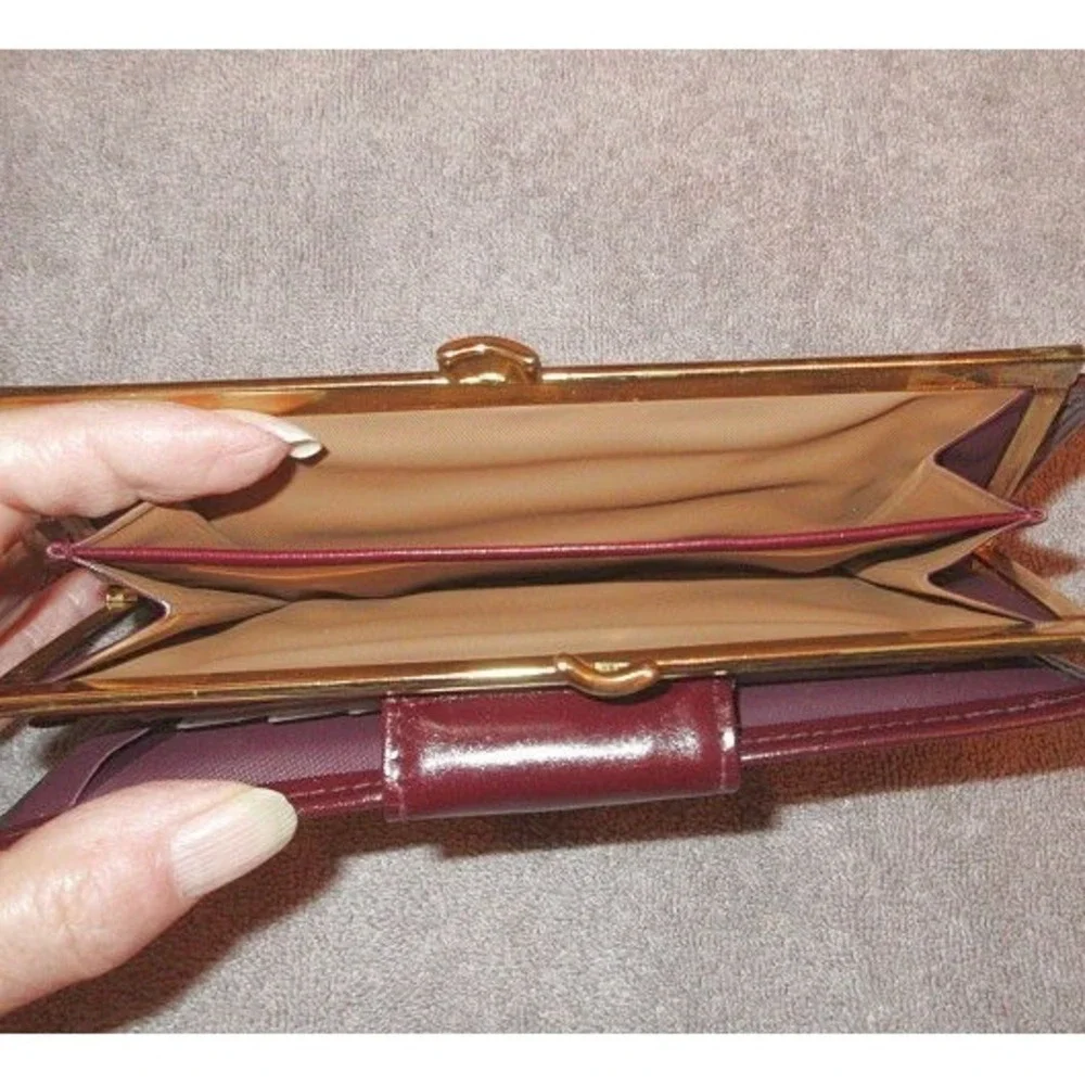 Vintage San Souci Calfskin Leather Checkbook Wallet Clutch Kisslock Old Money